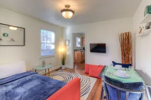 Image of Jolly Jefferson Ave Walk to the Best of Midtown