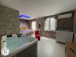 Image of Gîte romantique avec spa et jardin à 1 km de l'Atlantique, proche Noirmoutier et plages - FR-1-426-554