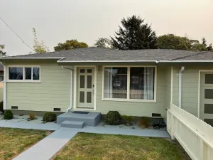 Image of Clean and Bright Cottage, 3 bedroom with Laundry