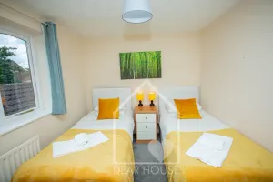 Image of 3 Bedroom town house Corby. Sleeps 6, WiFi, Free Parking