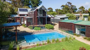 Image of Bonview Beach Boy with pool on the park