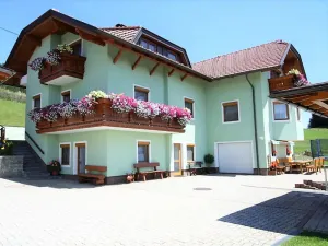 Image of Cosy holiday apartment with large garden and pool