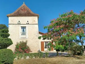 Image of Charming 17th-Century Dovecote: Private Garden, Forest Nearby, Baby Equipment, Pet-Friendly