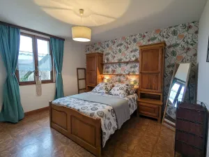 Image of Charming Cottage Near Verdun: 3 Bedrooms, Fireplace, Enclosed Yard, Private Parking