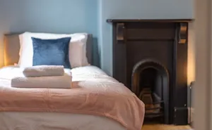 Image of Cosy 2 Bedroom House Near Royal Berks Hospital Sleeps 6 Private Garden FREE WiFi