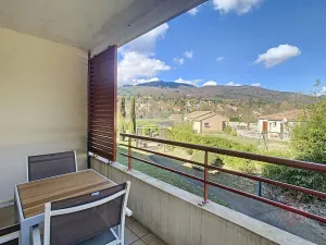 Image of Charming F2 with AC, Terrace & Garden View, 500m from Lamalou Centre & 700m from Thermal Baths