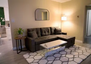 Image of Modern home in heart of Alhambra-10 min from LA
