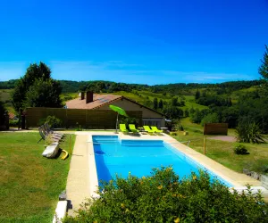 Image of 12-person gîte with swimming pool. SPA option