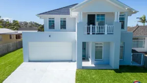 Image of Beach Breeze Escape - The Entrance North