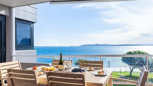 Image of Florentine 13, 11 Columbia Close -fabulous unit with air con, wifi, pool, lift and waterviews