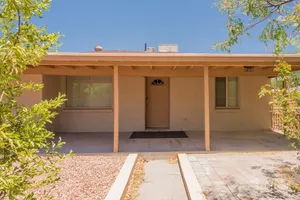 Image of Quiet Desert Oasis off Swan Rd