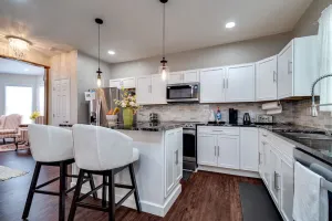 Image of Beautiful Walnut Home 4bed\/bathrooms with Private Parking