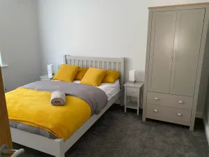 Image of Deluxe 3 bedroom, near Racecourse\/Hospital\/Town