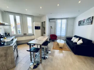 Image of Nestor&Jeeves - PALAIS LASCARIS - Port