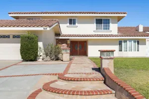 Image of Large Family Home - Only 20 mins from Disneyland