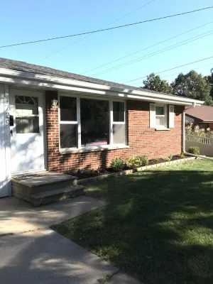 Image of Oneida St duplex 5 min walk to Lambeau 8 beds furnished full kitchen laundry
