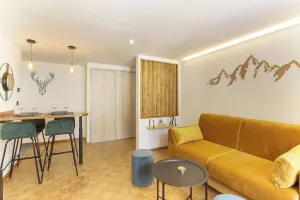 Image of Bellevarde Apt - Newly Renovated - Central - Beside TMB start/end