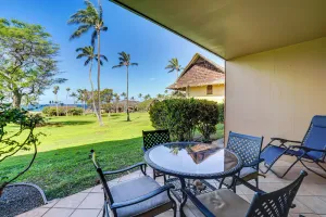 Image of Walk to Beach Ocean-View Maunaloa Studio