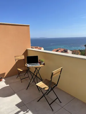 Image of Superb, bright, air-conditioned new apartment of the highest quality.