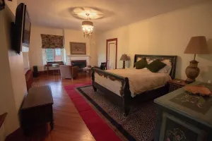 Image of The Jefferson Room at Rushmore Estate in Woodbury NY Bed and Breakfast