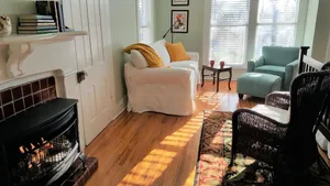 Image of Luxurious Cottage that Accommodates Up to Six
