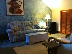 Image of Sunny , cozy 1-bedroom, wooded, private, central Island location, close to ocean