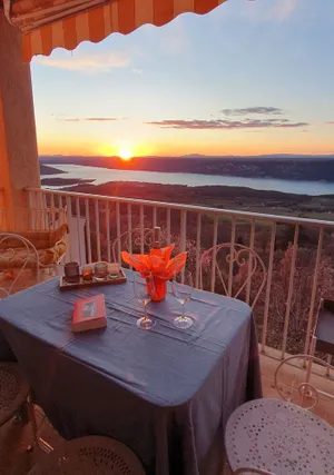 Image of Villa OVerdon - Panoramic view of Lake Sainte Croix ☆☆☆