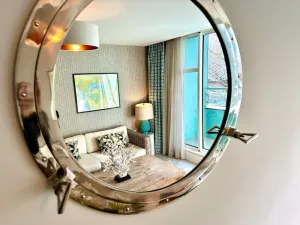 Image of Stunning 2 bedroom Apartment inc Free Parking - 1 Minute walk to Poole Quay - Great Location - Free Parking - Fast WiFi - Smart TV - Newly decorated - sleeps up to 4 - Close to Poole & Bournemouth & Sandbanks