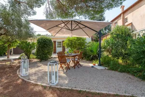 Image of House with garden over the bay of Cannes