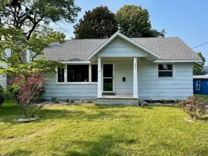 Image of Phoebe's Lake Escape · Private Home with Full Beach Access