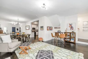 Image of Spacious 5BR/5.5BA Near Plaza & Museum