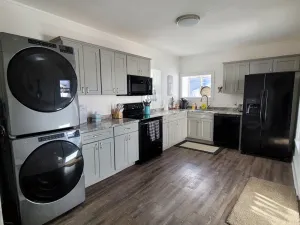 Image of 5-Mins to Cedar Point, 4-bedroom house.