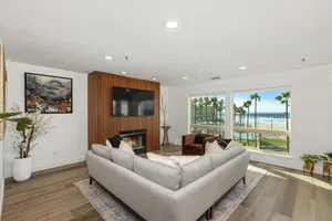 Image of Gorgeous Large Spacious 3 Bedroom Direct Oceanfront