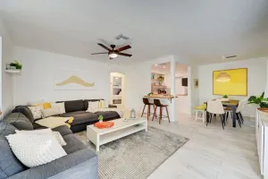 Image of Enchanting 2BR/1BA Casita 2 blocks to Beach