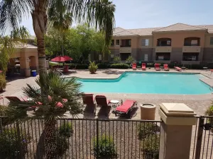Image of Gilbert\/Mesa Luxury Resort Condo - 2 Pools, Spa's, Gym, BBQ's, Business Centre