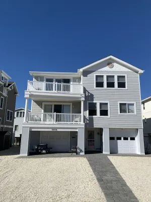 Image of Fantastic Home! Five Star Rating! Steps to Beach (see video). Centrally Located.