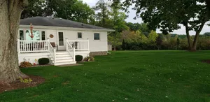 Image of Tranquil lake cottage at the end of the road. No traffic here.