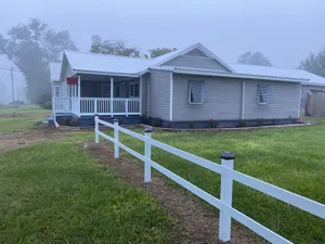 Image of Modern luxurious 4-bedroom home w\/ Jacuzzi in quiet town