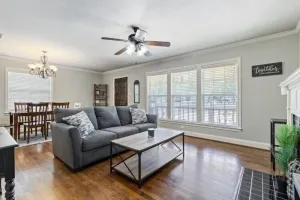 Image of La Casa Roja \/ Premier Waco Neighborhood - few blocks from the Castle & Downtown