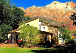 Image of 6 BR Villa Downtown in Springdale 1.2 mi from ZNP Sleeps 14 Free parking 6 cars