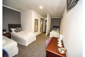 Image of Beautiful Iway Inn hotel