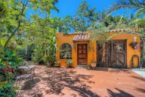 Image of Enchanting 1 bedroom\/ 1 bath Bungalow w\/ Parking