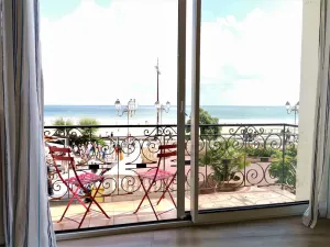 Image of Villa Henry - Apartment 4 pe. - Facing the Beach
