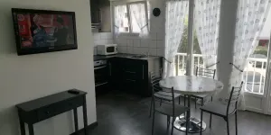 Image of Bright quiet apartment, center