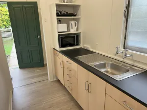 Image of Pet Friendly 2 Bedroom Cottage with Yard