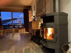 Image of Charming apartment in a chalet facing Mont Blanc and close to the slopes.