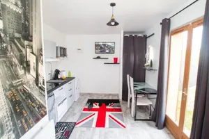 Image of Trendy studio London jacuzzi \/ outdoor pool