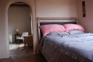 Image of Splendid Sunny Guest Suite, Private Bath, Country Setting. Romantic getaway !