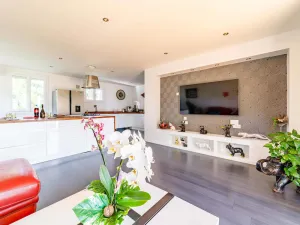 Image of Fully equipped apartment with pool and garden