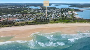Image of Blue Pacific 3 - Views Across Pippi Beach